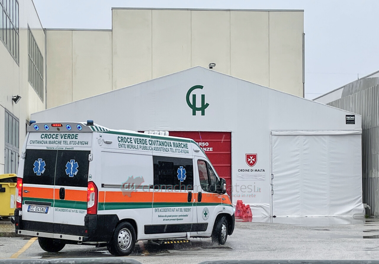 Covid, un morto nelle Marche <br> Scendono i ricoveri: meno 8