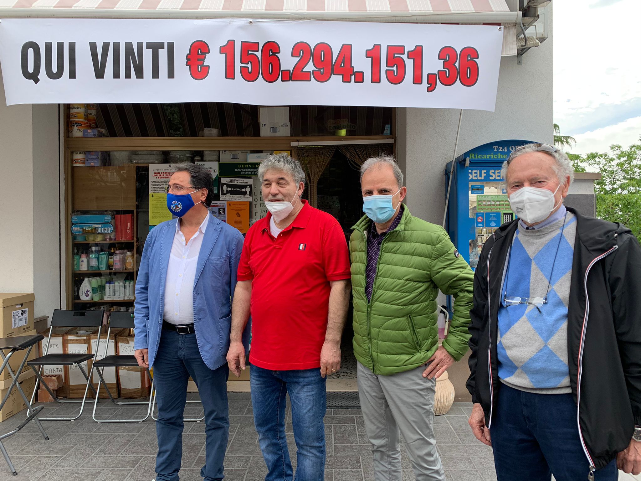 Superenalotto da 156 milioni, <br> la telefonata del vincitore al tabaccaio: <br> «Grazie, mi ricorderò di te»