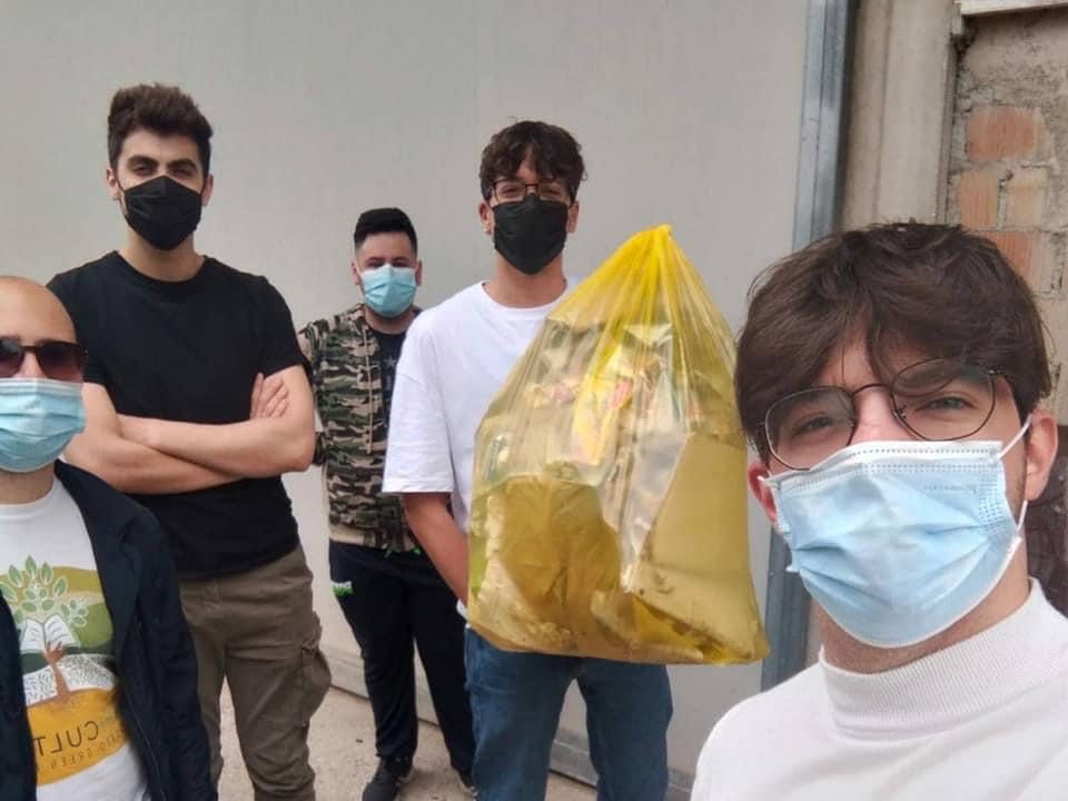 “CleanUp Day”, <br> volontari in azione a Folignano <br> <span> (Le foto) </span> “CleanUp Day”, <br> volontari in azione a Folignano <br> <span> (Le foto) </span>