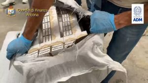 Sigarette di contrabbando, <br> stroncata organizzazione: <br> due ascolani in manette <span> (Video)