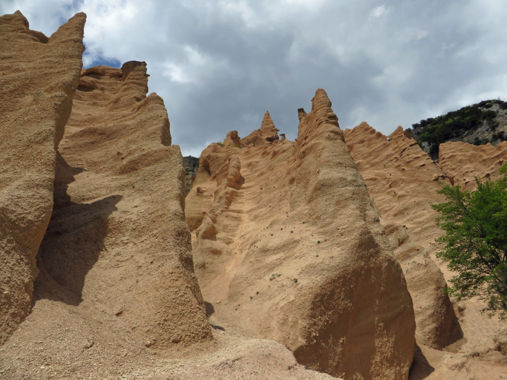 Lame Rosse, il sindaco spiega: <br> «Quasi 40.000 accessi a stagione, <br> dobbiamo tutelare <br> il nostro patrimonio» Lame Rosse, il sindaco spiega: <br> «Quasi 40.000 accessi a stagione, <br> dobbiamo tutelare <br> il nostro patrimonio»