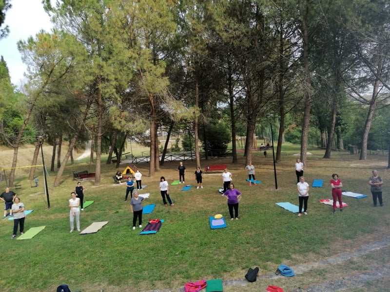 Corsi gratuiti <br> di ginnastica dolce e fitness <br> aperti a tutte le età Corsi gratuiti <br> di ginnastica dolce e fitness <br> aperti a tutte le età
