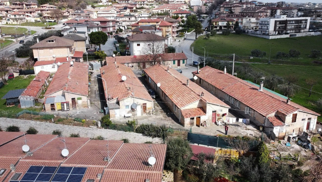 Riqualificazione o bomba sociale? <br> Il dibattito sulle Casette <br> infiamma il paese