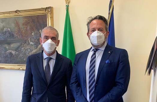 Il sottosegretario Costa <br> in visita <br> al “Madonna del Soccorso” <br> e al Centro vaccinale