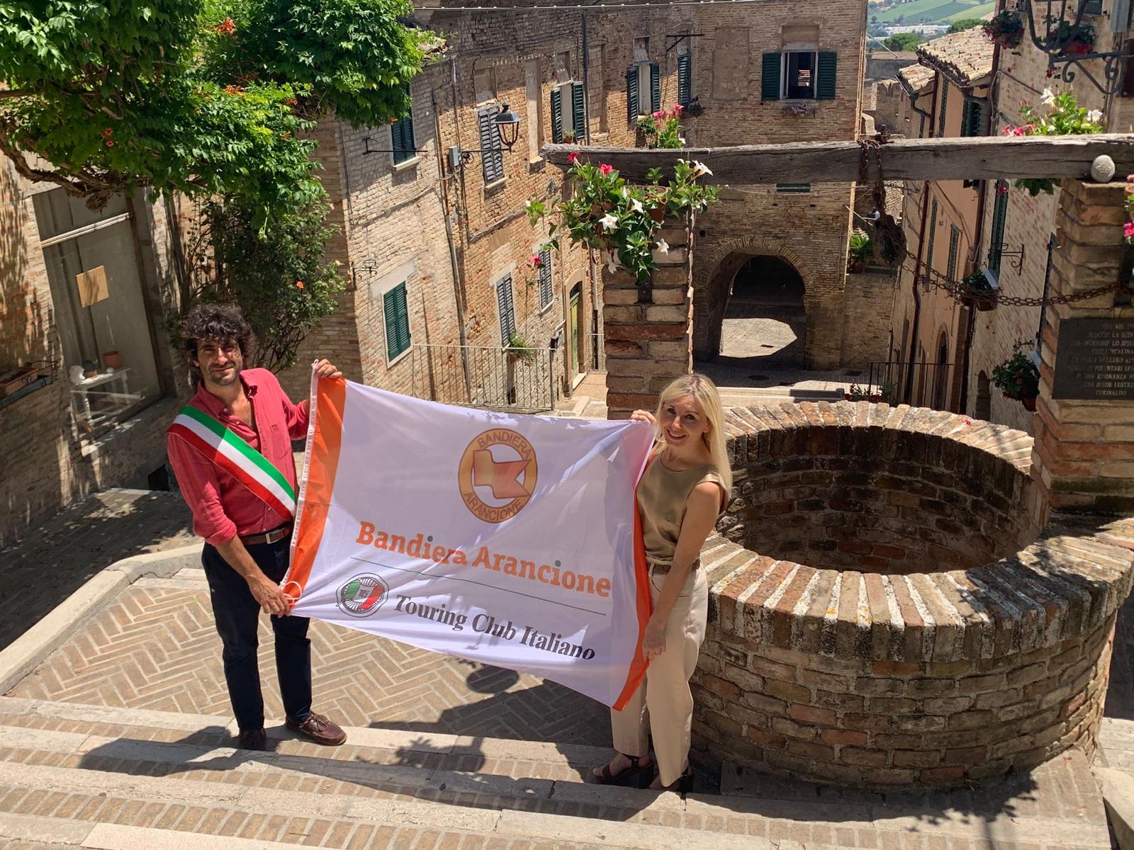 Anche Acquaviva e Ripatransone <br> tra le 23 “bandiere arancioni” <br> assegnate alle Marche Anche Acquaviva e Ripatransone <br> tra le 23 “bandiere arancioni” <br> assegnate alle Marche