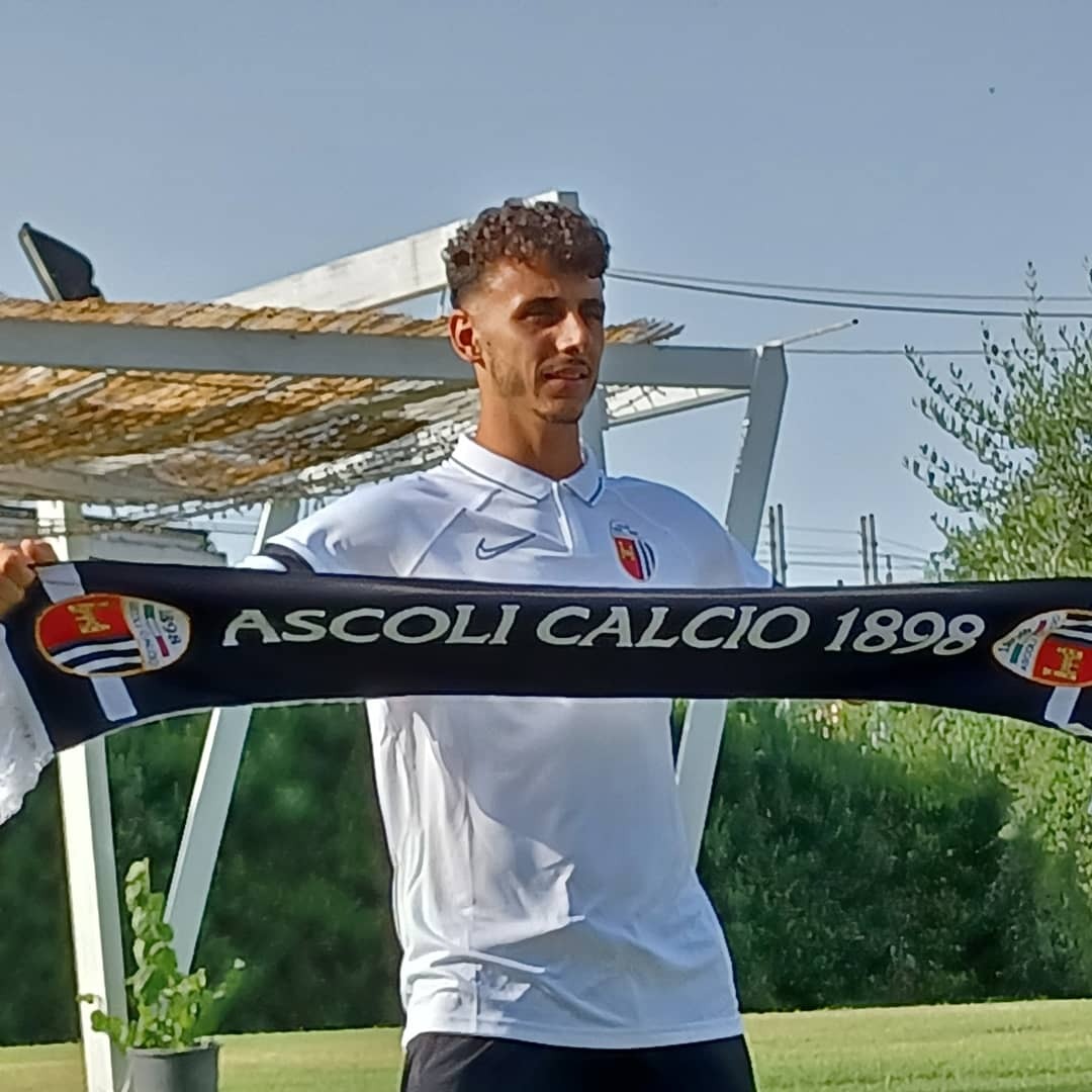 Ascoli, Collocolo si presenta: <br> «Sono un calciatore <br> fisico e di corsa» <br> Lupo: «Acquisteremo <br> altri giovani di proprietà»