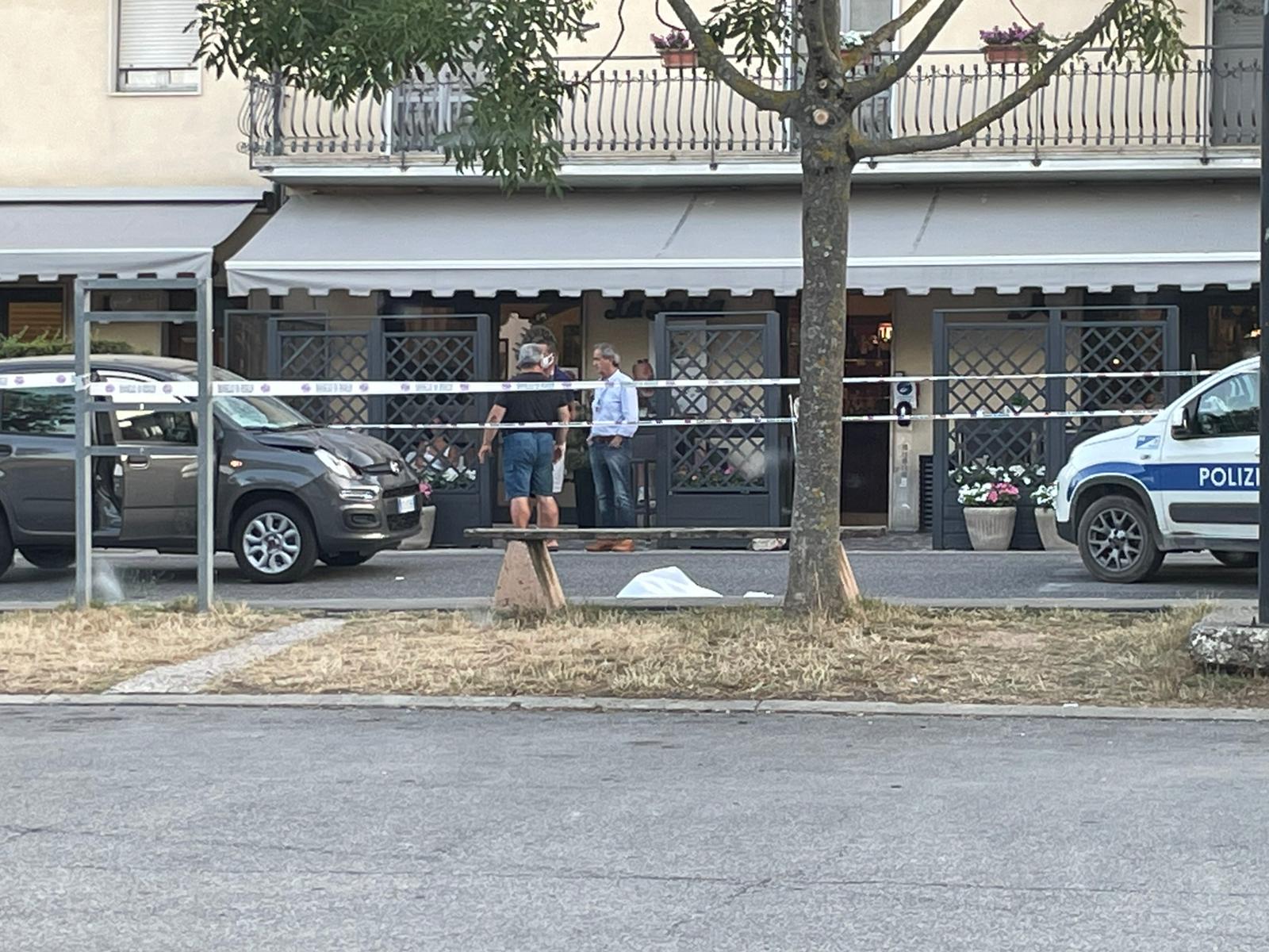 Esce dal bar e attraversa: <br> travolta e uccisa una donna