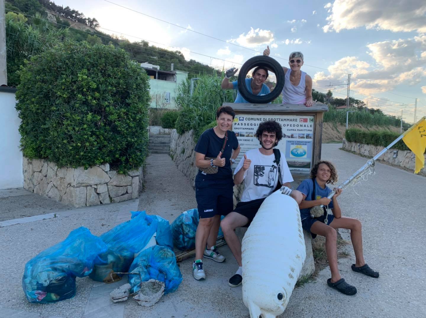 La ciclovia Grottammare-Cupra <br> torna a splendere <br> grazie a Questione Natura La ciclovia Grottammare-Cupra <br> torna a splendere <br> grazie a Questione Natura