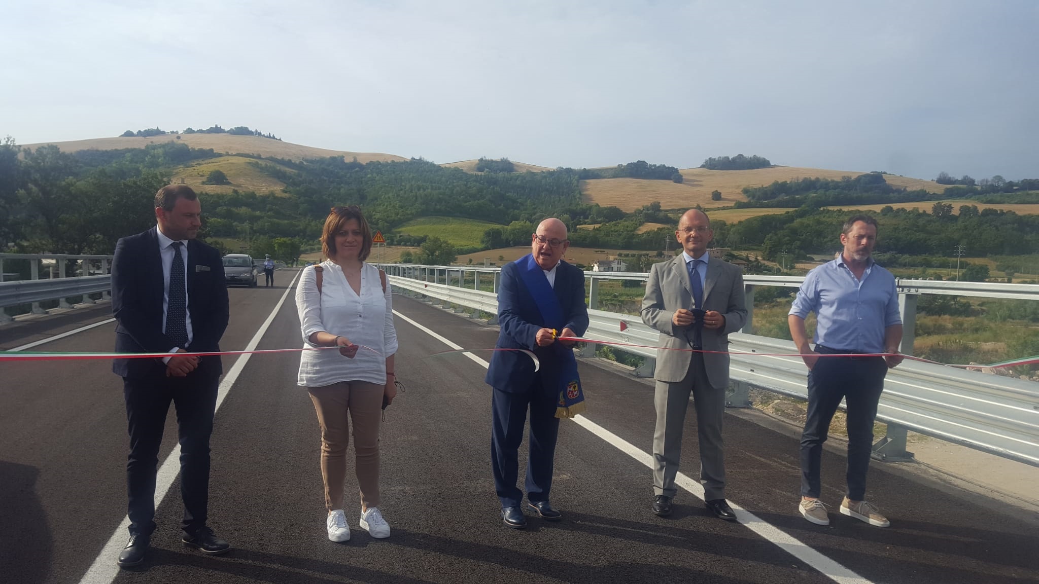 Inaugurato il ponte di Rubbianello <br> ma transito a senso unico alternato: <br> «Dopo 8 anni, vittoria a metà» <span>(Video)</span>