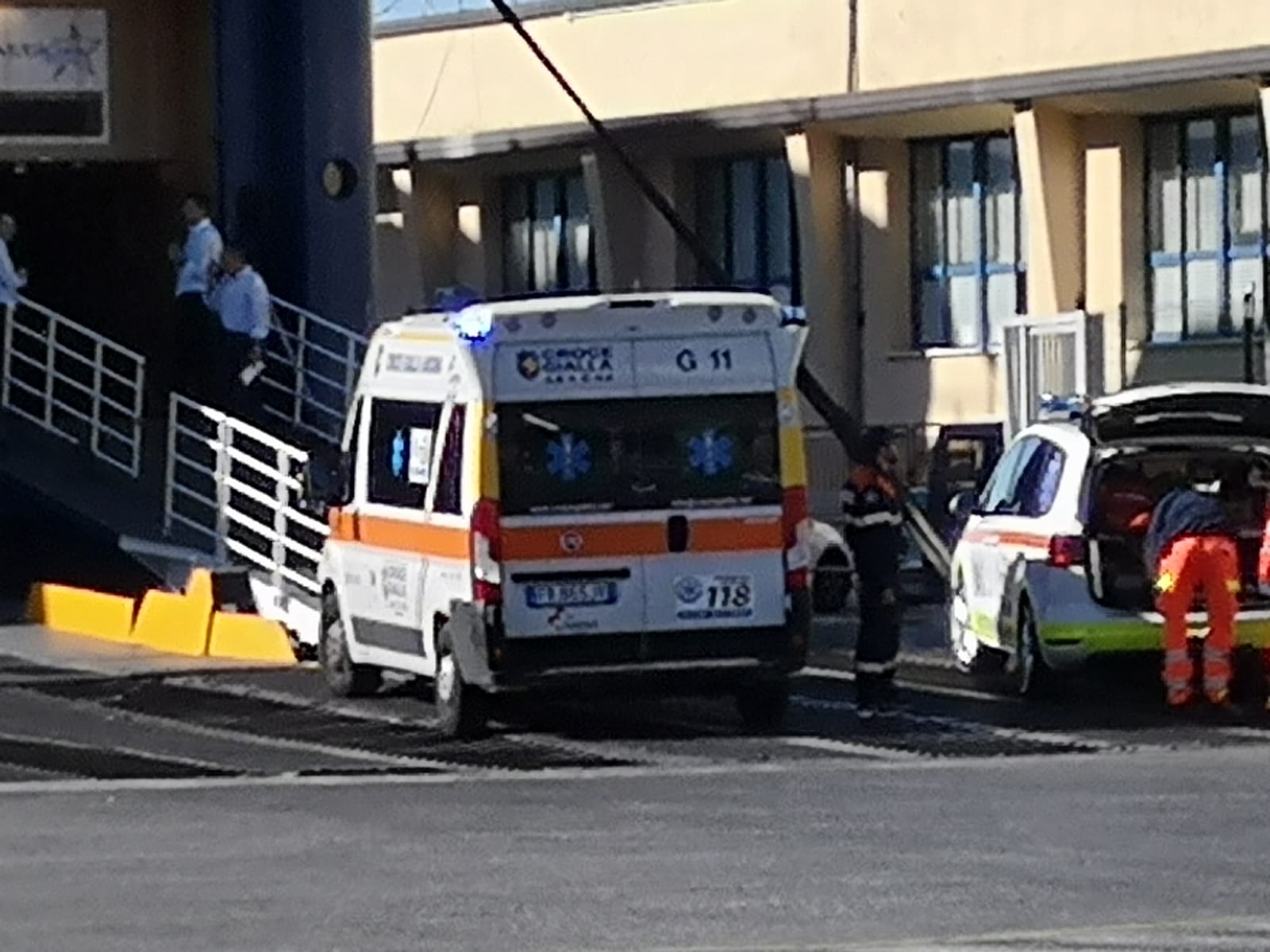 Sbarca dal traghetto e ha un malore: <br> famiglia positiva al Covid