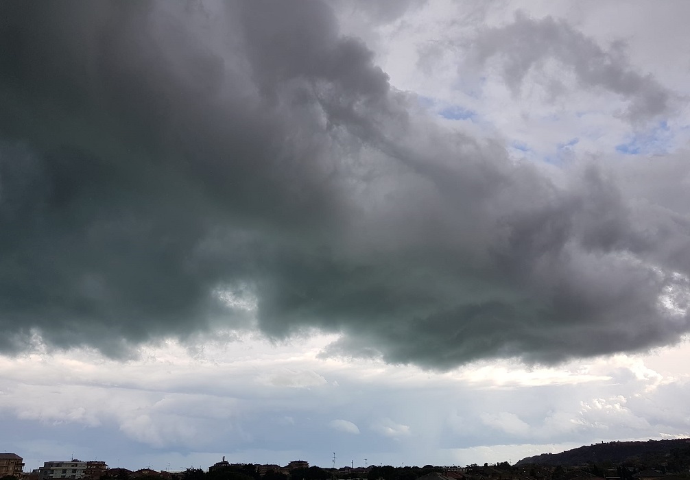 Meteo, arrivano i temporali <br> La Protezione Civile: <br> «Livello giallo»