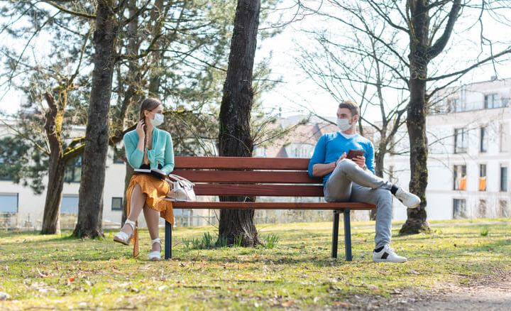 Green pass, distanziamento <br> e mascherina bastano? <br> Una ragazza: «Non ne sono affatto convinta»