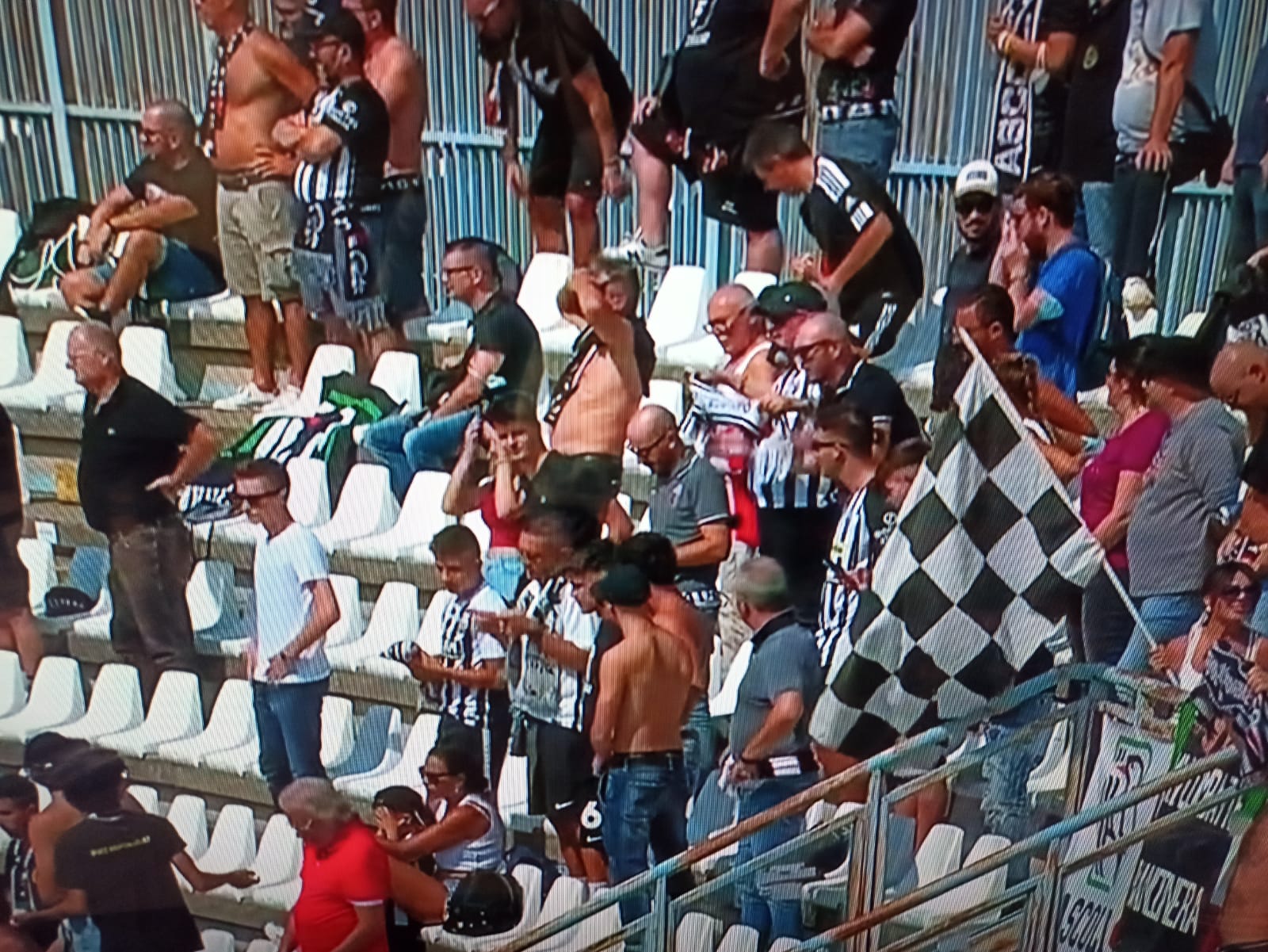 Como-Ascoli 0-1, <br> decide il rigore di Dionisi, <br> bianconeri da record