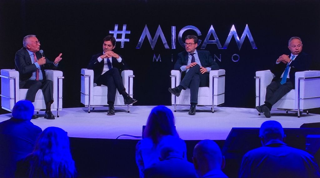Le Marche al Micam, <br> sfida tra credito e innovazione <br> Giorgetti: «Dramma infrastrutture, <br> ma risolveremo» <span> (Videointerviste)