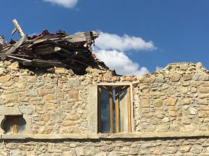 Dieci anni dopo il sisma: il giorno in cui il cuore d’Italia tornò a tremare Dieci anni dopo il sisma: il giorno in cui il cuore d’Italia tornò a tremare