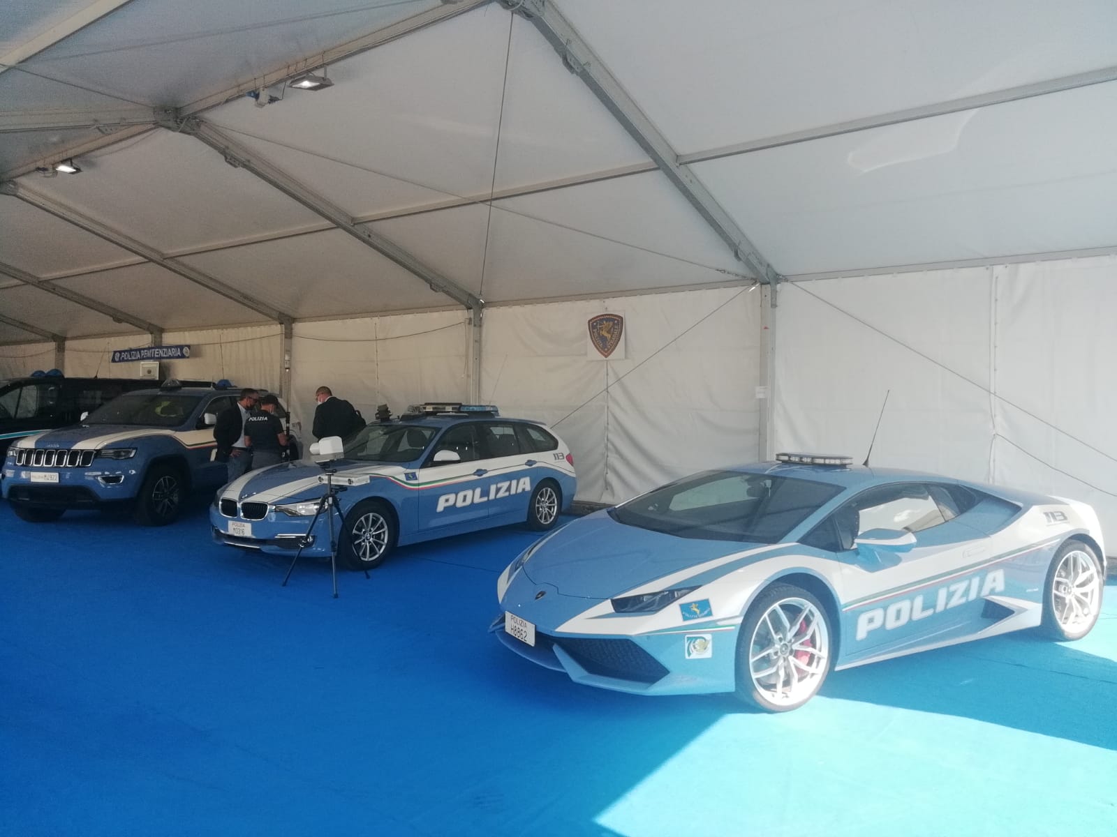 Una Lamborghini Huracán <br> con i colori della Polizia <br> per il trasporto di organi
