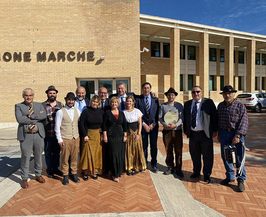 «Il saltarello, <br> tradizione marchigiana»: <br> approvata la legge in Regione «Il saltarello, <br> tradizione marchigiana»: <br> approvata la legge in Regione