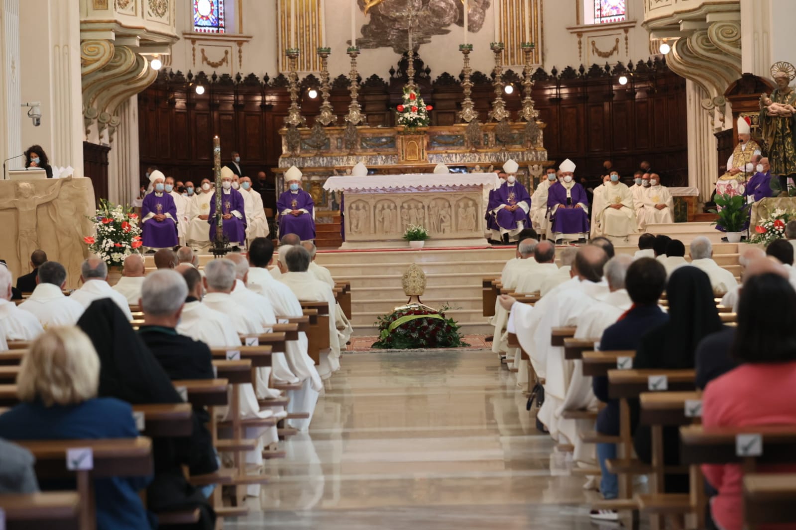 L’ultimo saluto a monsignor Conti: <br> «Padre sapiente e silenzioso» <br> <span> (Le foto) </span>