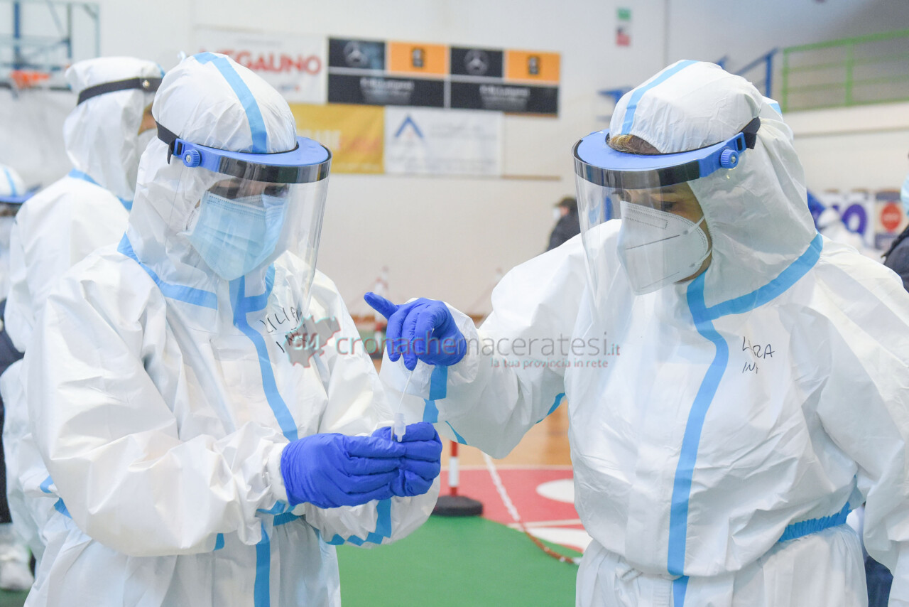Covid, 100 nuovi casi nelle Marche <br> Deceduta una 88enne di Camerino <br> In quarantena 65 classi