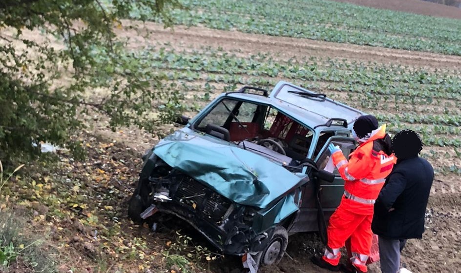Fuori strada con l’auto, muore un settantenne