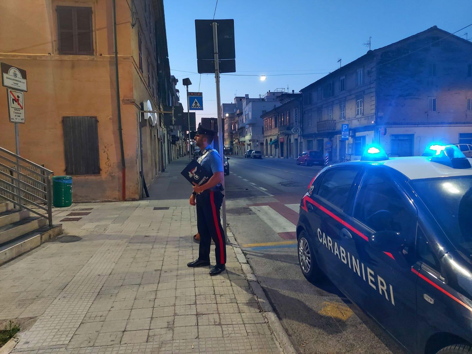 Birra galeotta: esce per comprare due bottiglie ma è ai domiciliari, arrestato