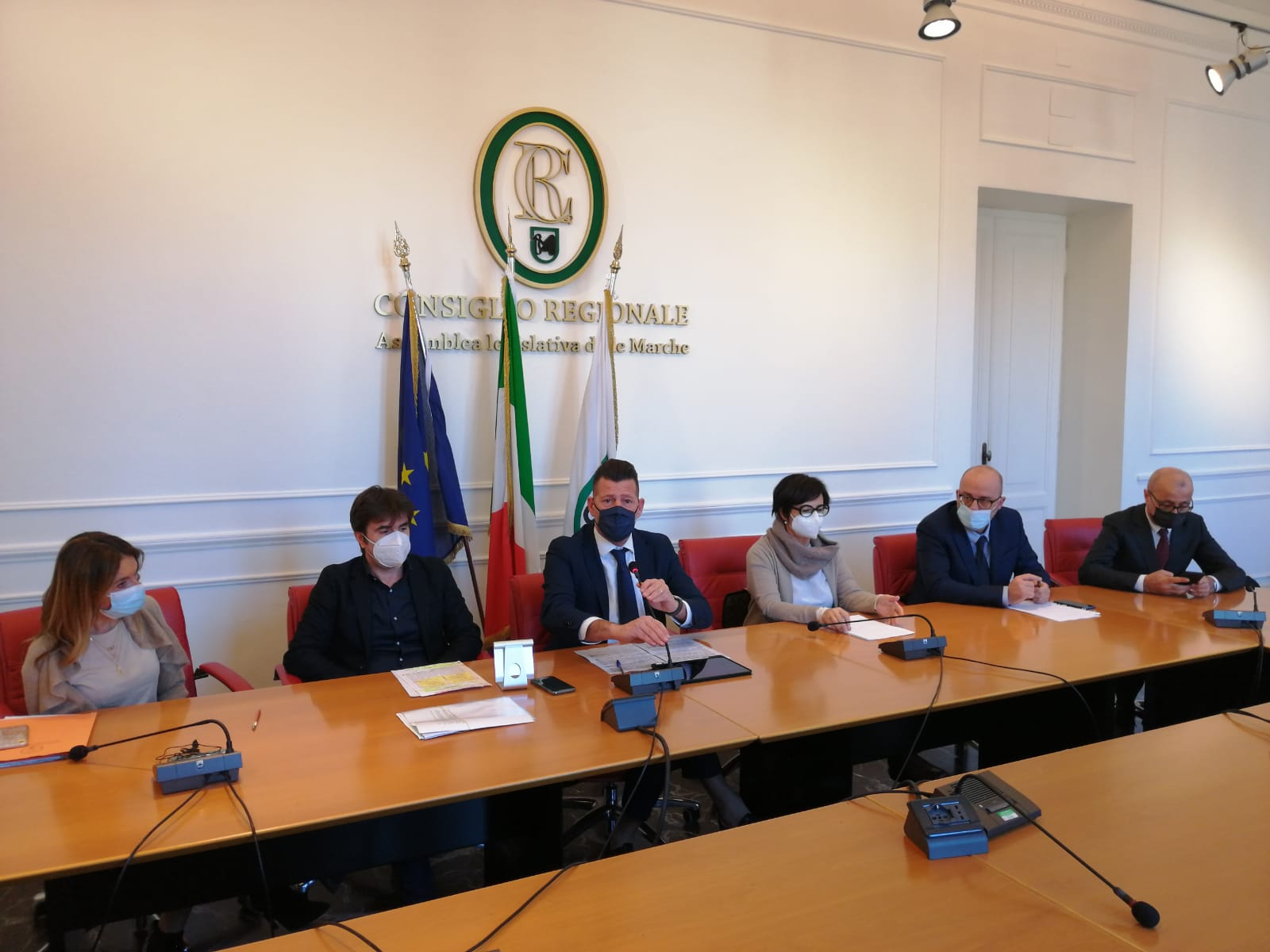 Covid, attacco Pd: <br> «Marche a rischio zona gialla <br> Accelerare con la terza dose <br> e basta ammiccamenti ai no vax»