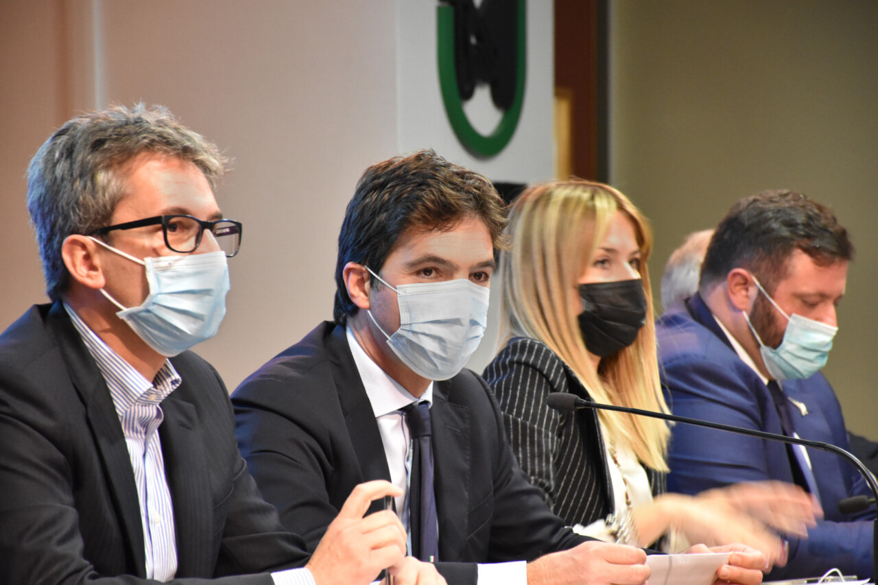 Giunta in isolamento <br> per tutta la settimana <br> Acquaroli: «Lontani dalla zona gialla» <br> In intensiva il 75% di non vaccinati