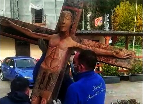 Il Crocifisso <br> del Santissimo Salvatore <br> torna ad Arquata del Tronto <br> (Le foto) Il Crocifisso <br> del Santissimo Salvatore <br> torna ad Arquata del Tronto <br> (Le foto)