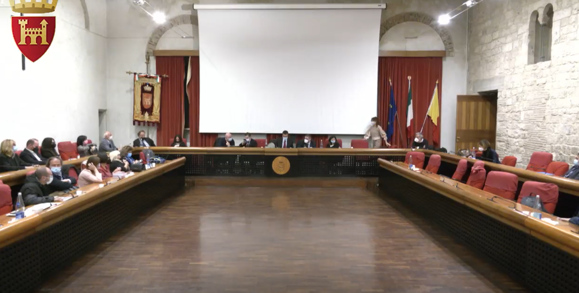 Programmazione e finanziamenti <br> sotto l’albero <br> dell’ultimo Consiglio comunale