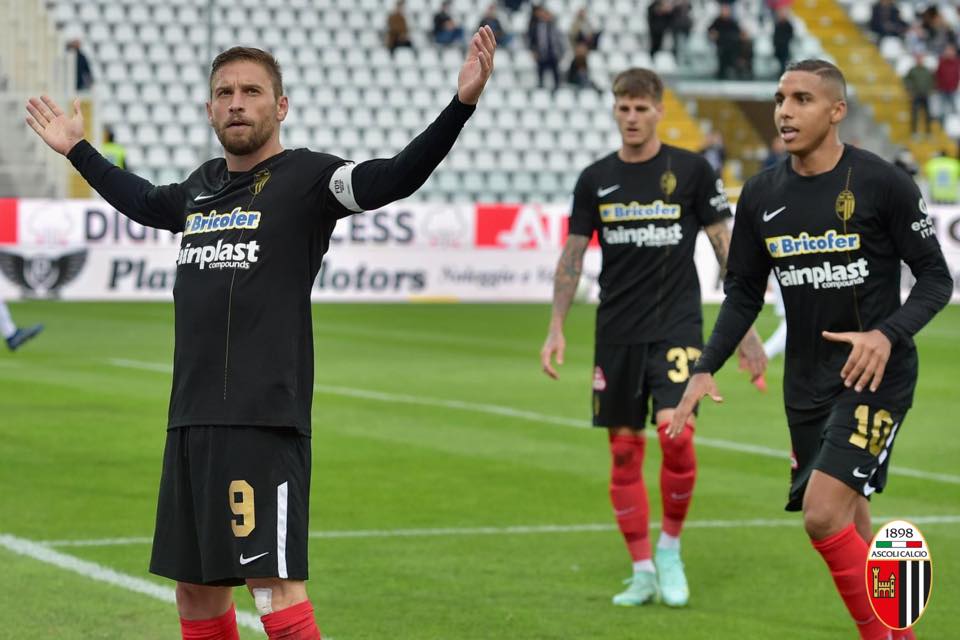 Ascoli, ripresa la preparazione senza Iliev <br> Dionisi uomo copertina della Lega B