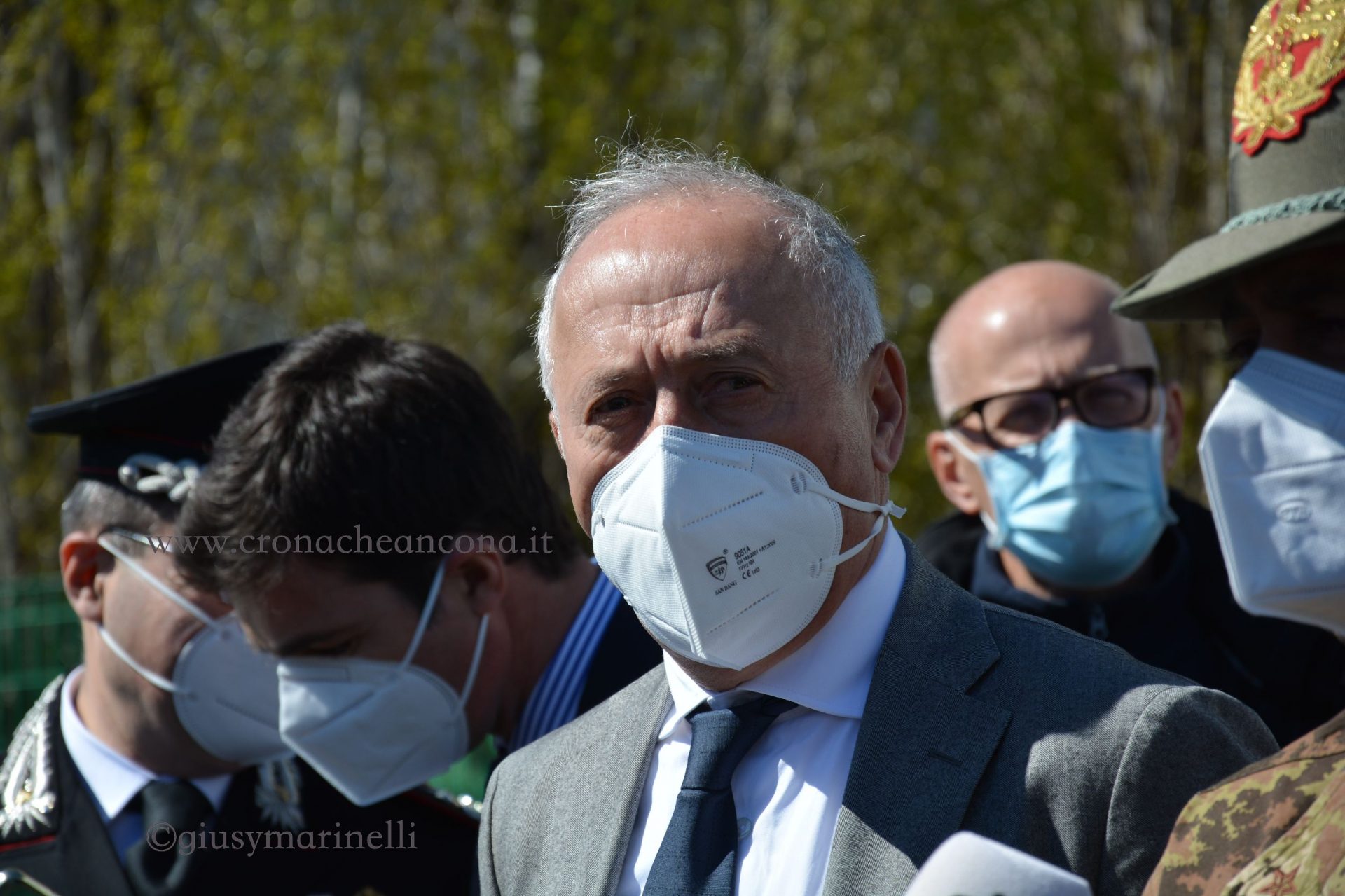 Al via la terza dose per gli over 18 <br> «Dobbiamo incentivare la vaccinazione, <br> allestiremo stand nei centri commerciali»
