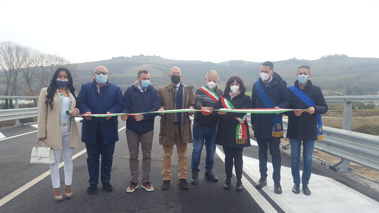 Dopo 8 anni il ponte di Rubbianello <br> è pienamente fruibile: «Possiamo <br> tornare a guardare al futuro» Dopo 8 anni il ponte di Rubbianello <br> è pienamente fruibile: «Possiamo <br> tornare a guardare al futuro»