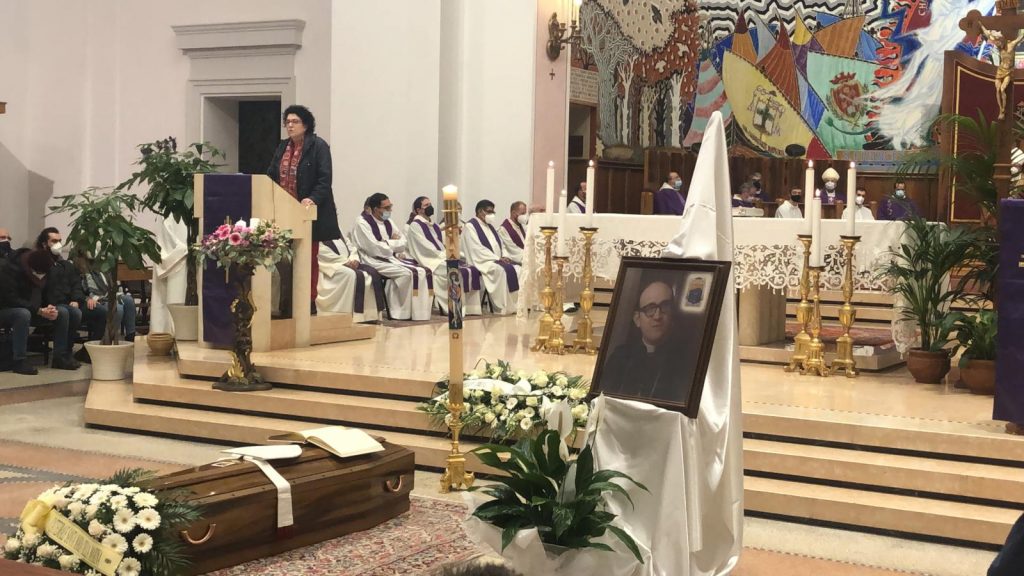 L’ultimo saluto <br> a monsignor Giuseppe Chiaretti: <br> il vescovo è stato sepolto <br> nella “sua” Cattedrale <br> <span> (Le foto e il video della tumulazione)