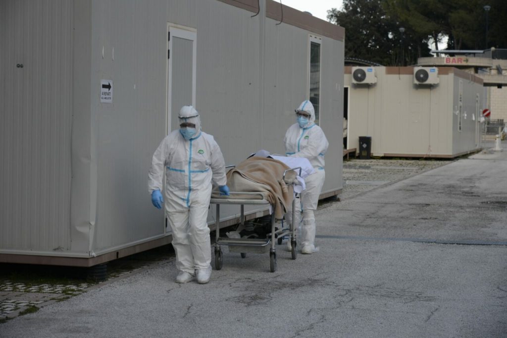 Sforati tutti e tre parametri, <br> rischio zona gialla concreto <br>Acquaroli:  «Quasi certa dal 27 dicembre»