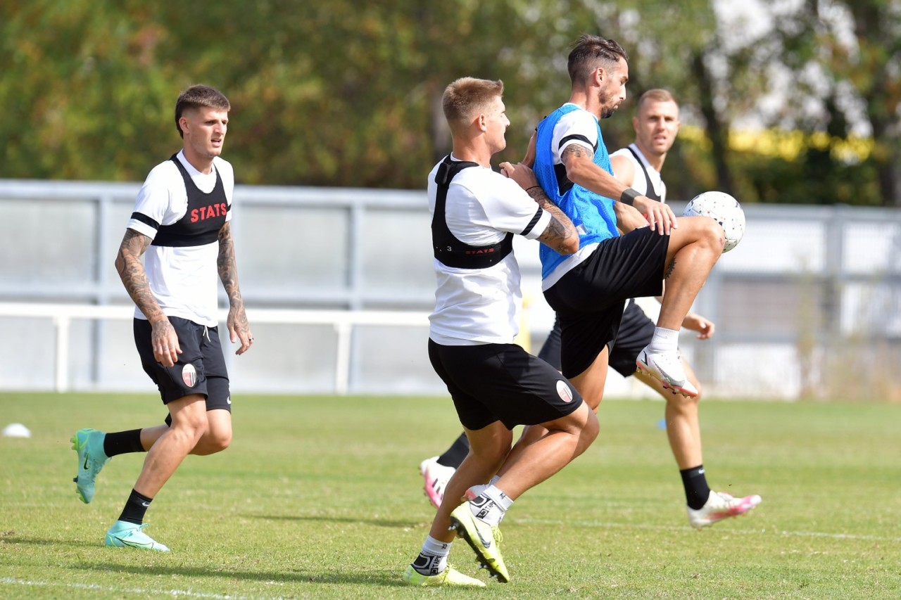 L’Ascoli a tre giorni <br> dal ritorno in campo: <br> terze dosi per calciatori <br> e staff tecnico