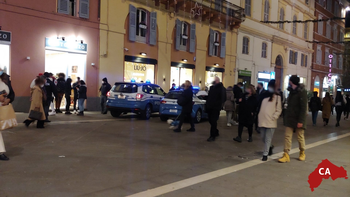 Rissa tra bande in centro: la Polizia arresta tre ragazzi