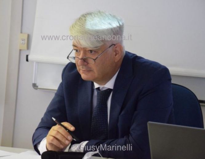 Dimezzati i giorni di quarantena <br> nelle medie e superiori delle Marche