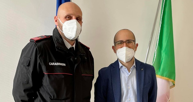 Il sindaco Matteo Terrani incontra <br> il nuovo comandante <br> dei Carabinieri Il sindaco Matteo Terrani incontra <br> il nuovo comandante <br> dei Carabinieri
