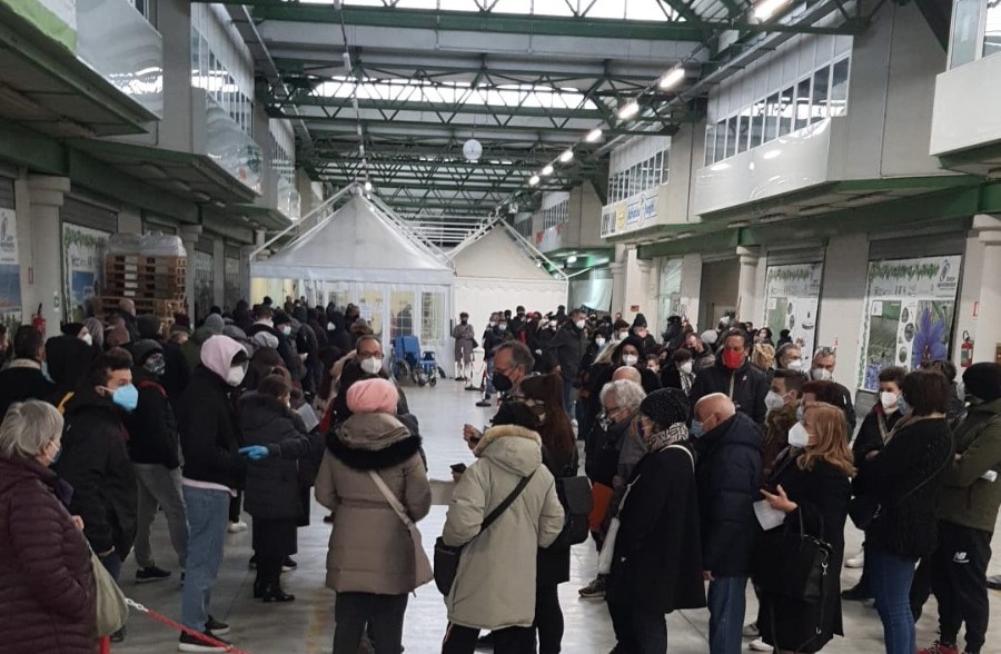 Acquaroli: «Covid, una fase complicata, <br>difficile tracciare con contagi così elevati, <br> sui vaccini serve pazienza e comprensione»