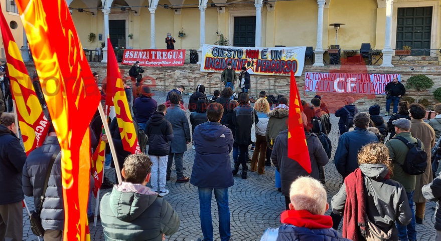 «Non è un incidente di percorso»: studenti in piazza contro la scuola-lavoro nel ricordo di Giuseppe <span> (Le foto)