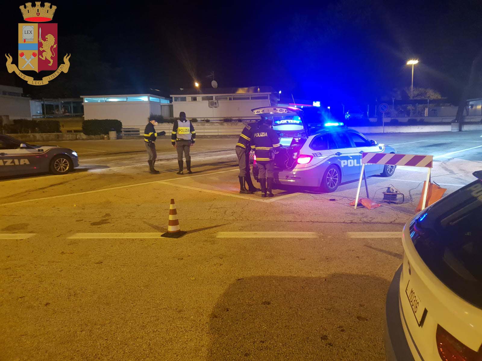 Rapina a mano armata in A14: la Polizia Autostradale a caccia di un bandito solitario in fuga a piedi
