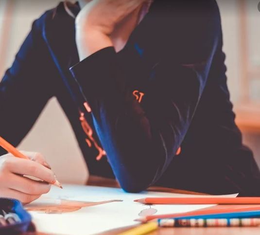 Quarantena a scuola, le nuove regole: <br> con quanti positivi scatta la dad <br> dall’Infanzia alle Superiori