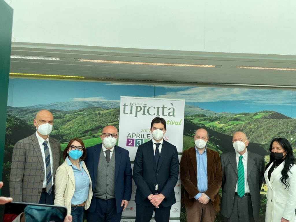 Fermo eccellenza delle Marche, Acquaroli: «Tipicità biglietto da visita ideale per la nostra regione» <span>(Video)</span>