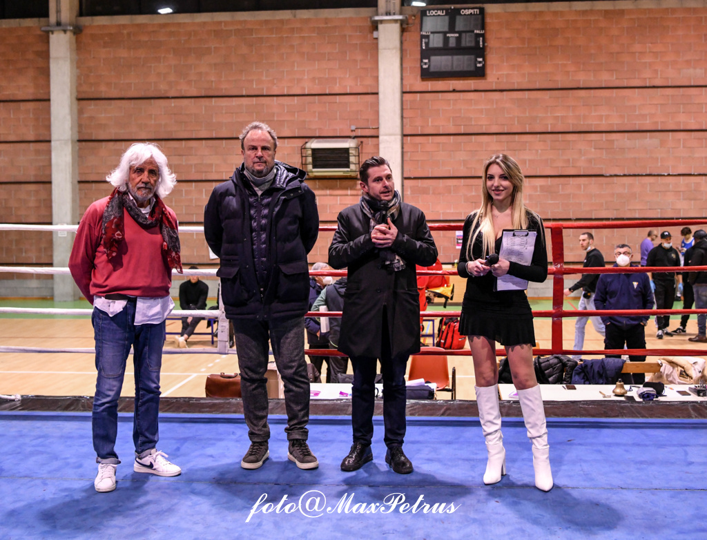 Lo spettacolo della boxe al palazzetto di Monterocco <span> (Le foto)