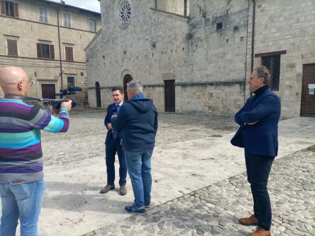 “La città dei palloni”: Fioravanti elogia i bambini che giocano in strada, Stallone si emoziona <span> (Video)