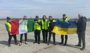 Missione in Ucraina, consegnati i dispositivi per soccorritori: «Torneremo per un nuovo addestramento» <span> (Foto e video) Missione in Ucraina, consegnati i dispositivi per soccorritori: «Torneremo per un nuovo addestramento» <span> (Foto e video)