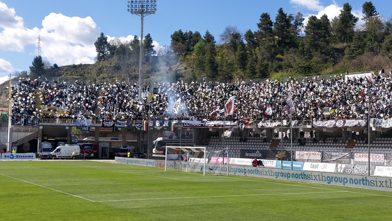 Ascoli, il “Del Duca” è tornato un fortino: Caligara e Bidaoui piegano la Reggina (2-0), i playoff si avvicinano