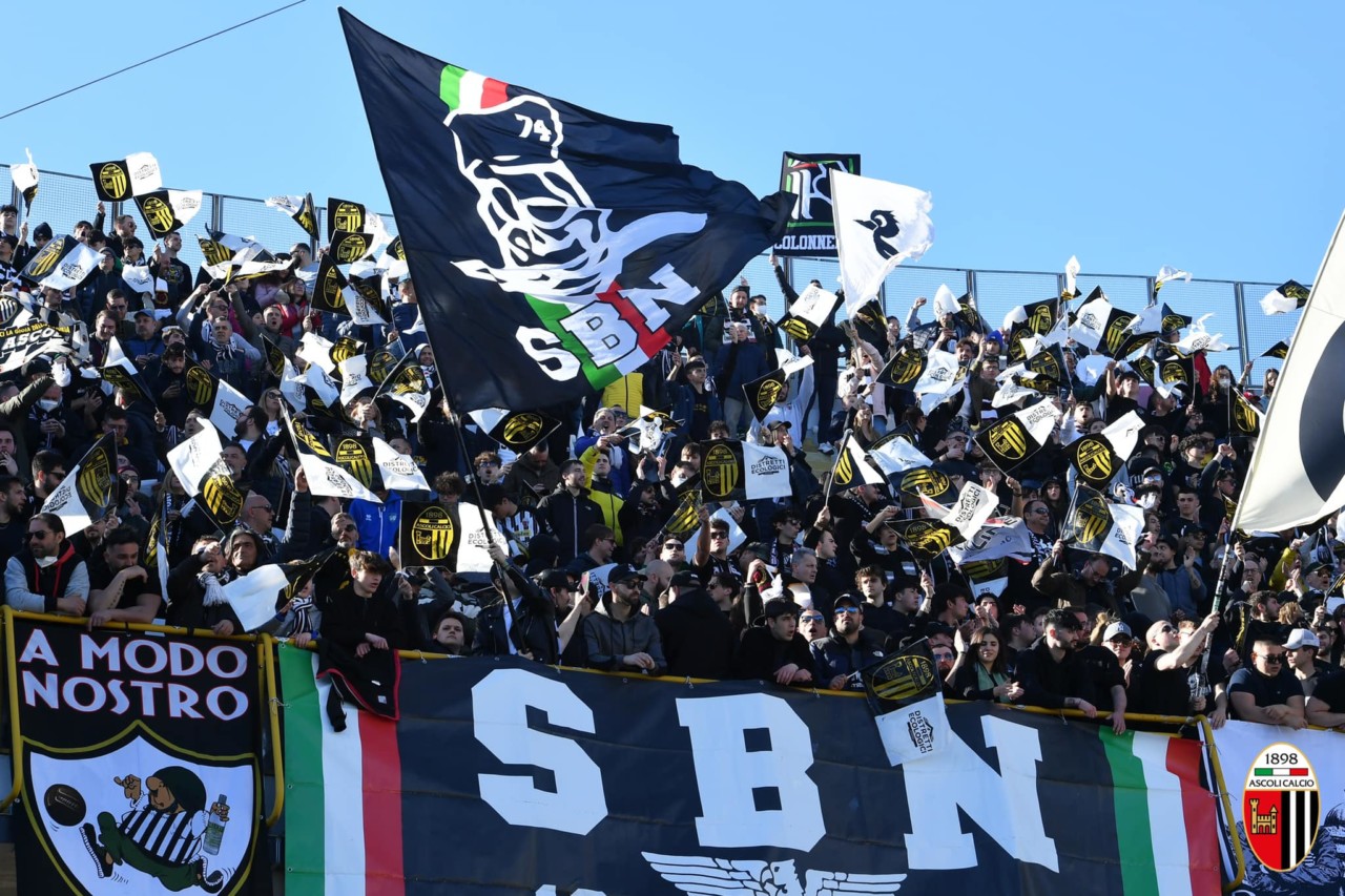 Ascoli, sale la febbre playoff: i tifosi del Picchio pronti all’esodo per sfatare il tabù del “Tardini”