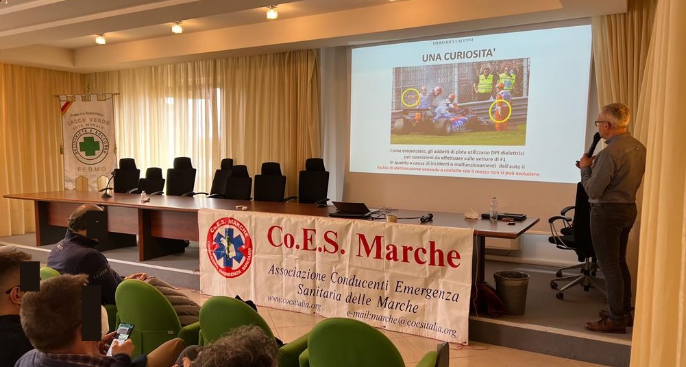 Veicoli elettrici o ibridi, le regole del soccorso in sicurezza: alla Croce Verde Fermo il corso CoES