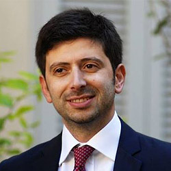 Covid, obbligo di mascherina fino al 15 giugno nelle scuole o nei cinema. Stop al green pass per andare al lavoro